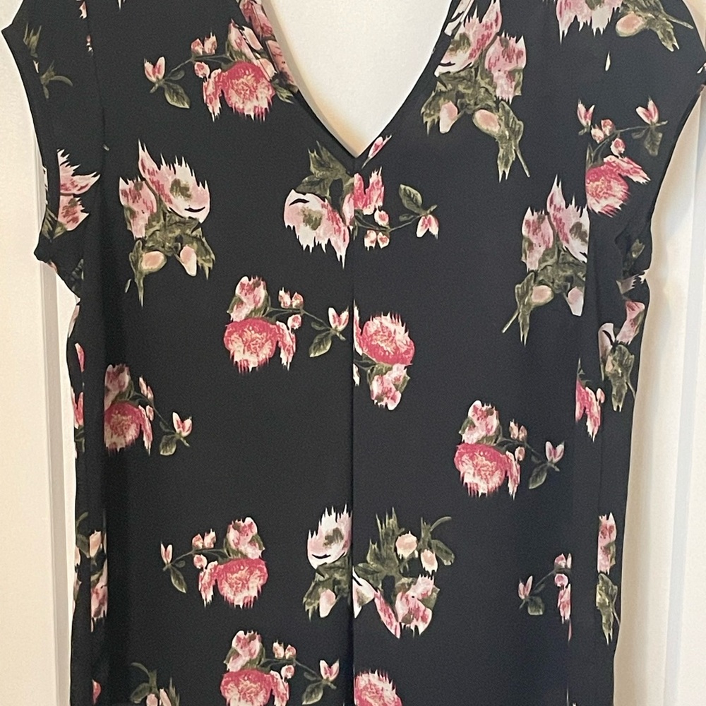 DR2 Black Floral V-Neck Blouse